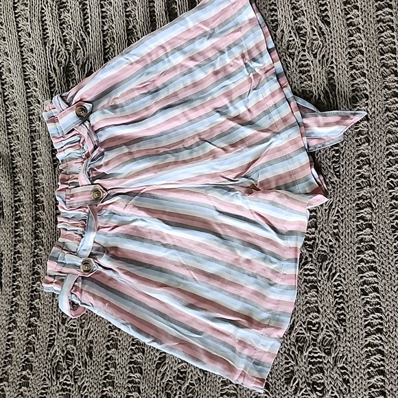 American Eagle Tie Shorts - Picture 3 of 3
